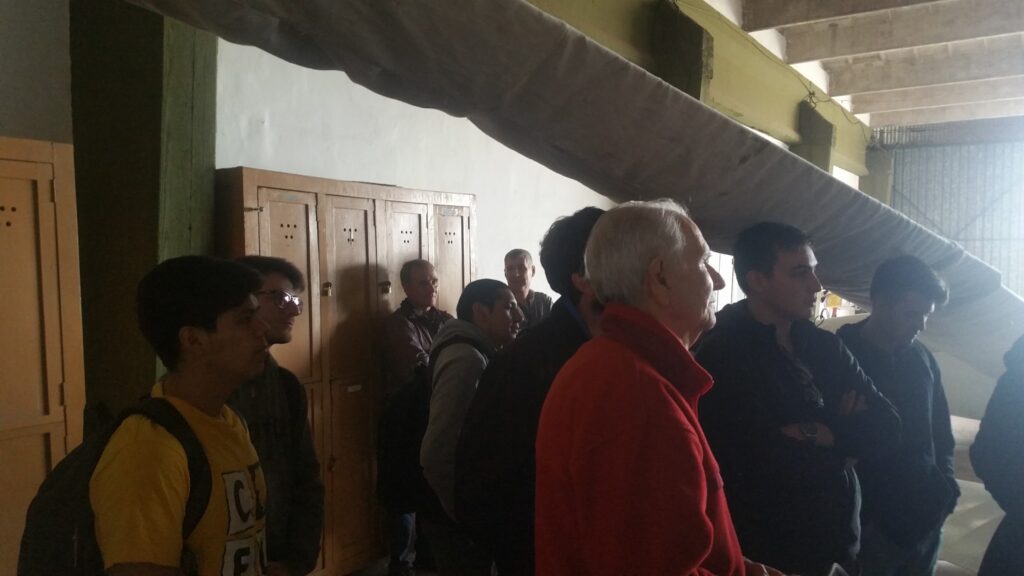 Estudiantes de Ingeniería de la UNC visitando el club