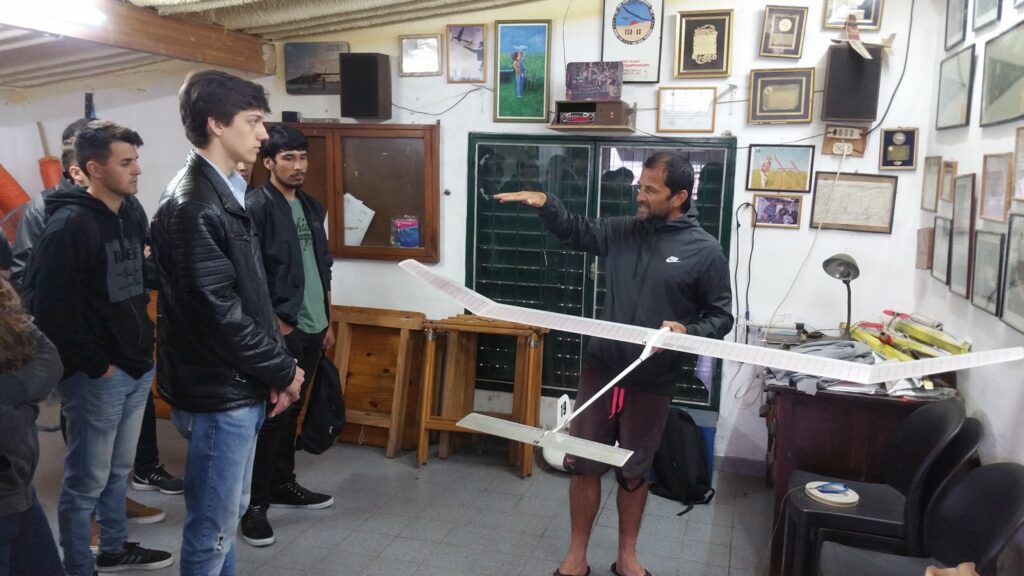 Recorrida por las instalaciones del Club de Planeadores